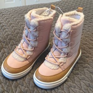 Brand new, tags attached, girls toddler snow boots from Old Navy. Size 11